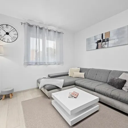 New Modern Elen In For 4 Persons - Center شقة بولا