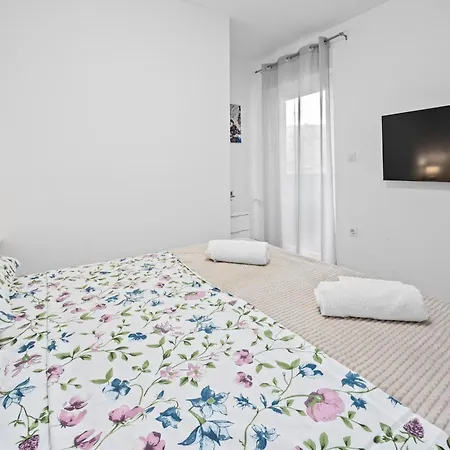 New Modern Elen In For 4 Persons - Center شقة بولا